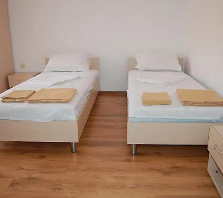 The White House Hostel Karlovo Cameră foto