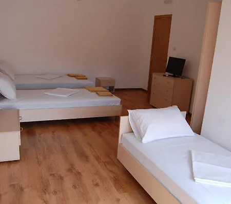 The White House Hostel Karlovo Cameră foto