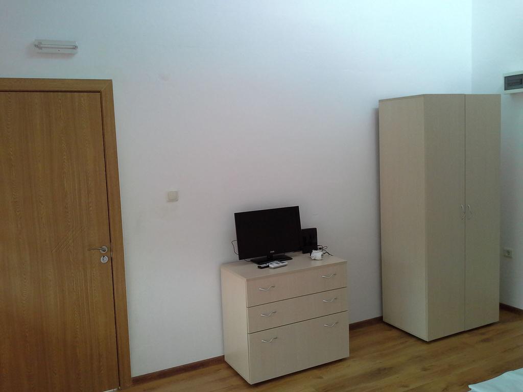 Hostel The White House *