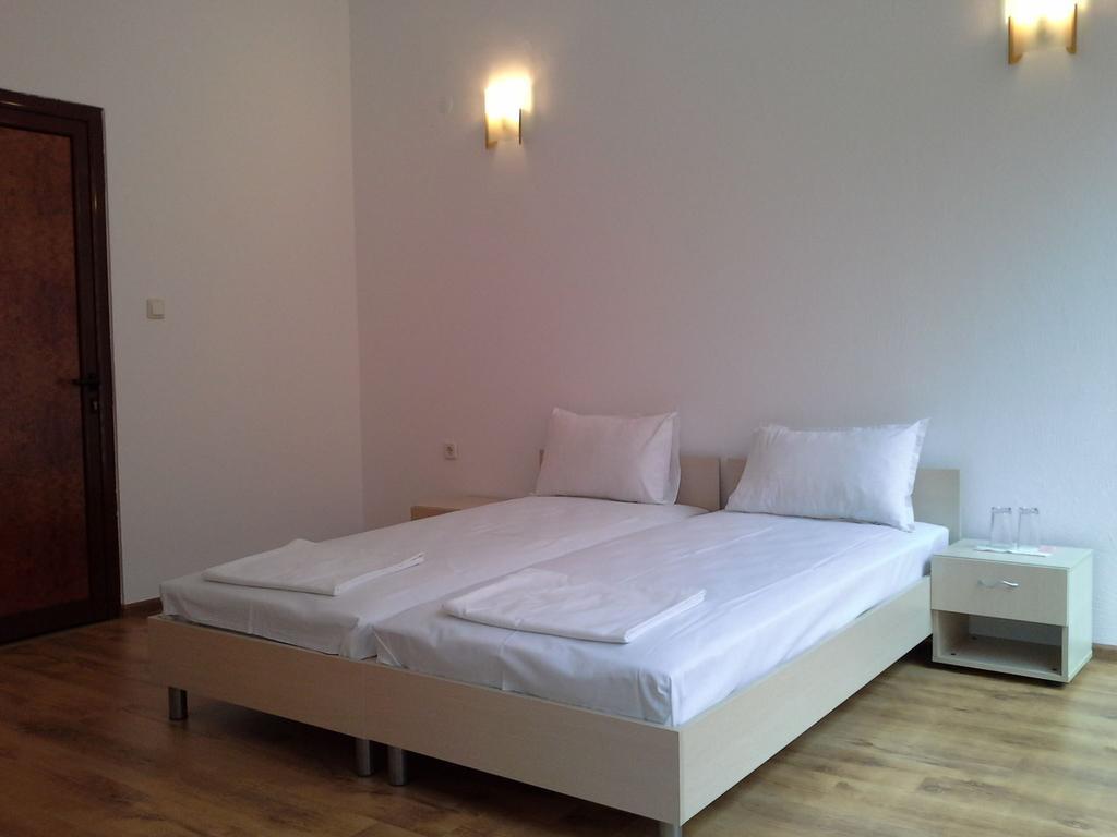 Hostel The White House
